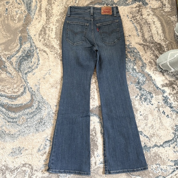 Levi's Women's 726 High Rise Flare Jeans. Women’s size 26X30. - Picture 3 of 5